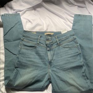 Levi’s skinny jeans with yolk detail!